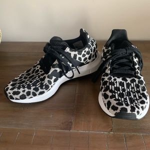 ADIDAS SWIFT RUN RAW WHITE/BLACK SHOE